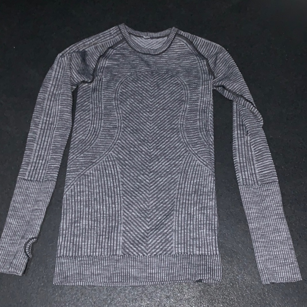 Lululemon long sleeve size 6